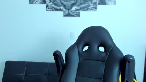 Snapshot of humber_eli chatting on 02-11-25, 01:10 Eli online show from 02-11-25, 01:10