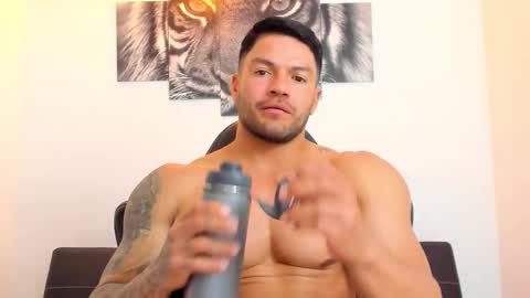 Snapshot of humber_eli chatting on 02-05-26, 01:32 Eli online show from 02-05-26, 01:32