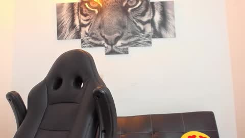 Snapshot of humber_eli chatting on 02-10-26, 12:37 Eli online show from 02-10-26, 12:37