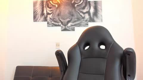 Snapshot of humber_eli chatting on 02-16-26, 11:23 Eli online show from 02-16-26, 11:23