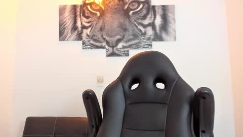 Snapshot of humber_eli chatting on 03-02-26, 11:44 Eli online show from 03-02-26, 11:44