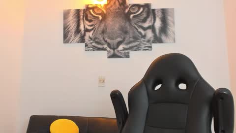 Snapshot of humber_eli chatting on 03-06-26, 01:29 Eli online show from 03-06-26, 01:29