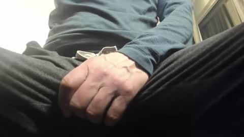 Snapshot of hung_hot_fit10 chatting on 12-16-24, 07:58 Big uncut cock dripping online show from 12-16-24, 07:58