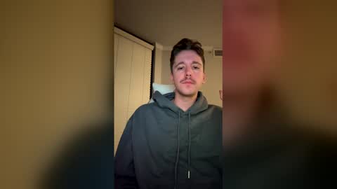 Snapshot of hungjohn222 chatting on 03-28-26, 01:38 hungjohn222 online show from 03-28-26, 01:38