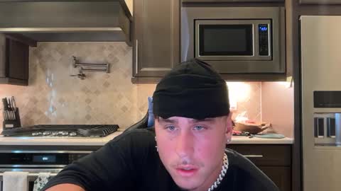Snapshot of hungkingg22 chatting on 09-24-25, 04:32 hungkingg22 online show from 09-24-25, 04:32