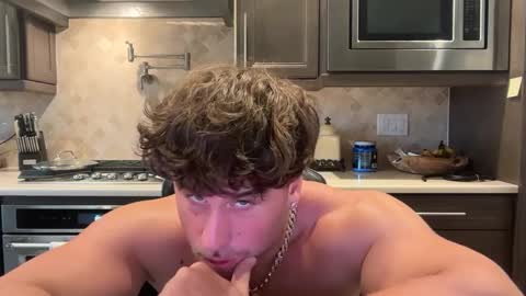 Snapshot of hungkingg22 chatting on 10-14-25, 04:52 hungkingg22 online show from 10-14-25, 04:52