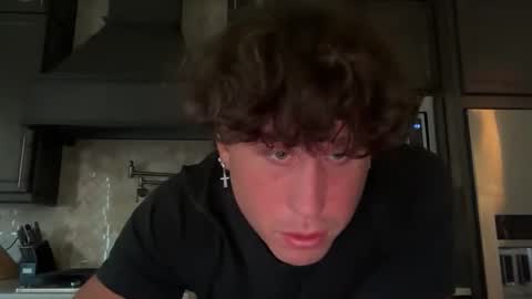 Snapshot of hungkingg22 chatting on 11-20-25, 02:28 hungkingg22 online show from 11-20-25, 02:28