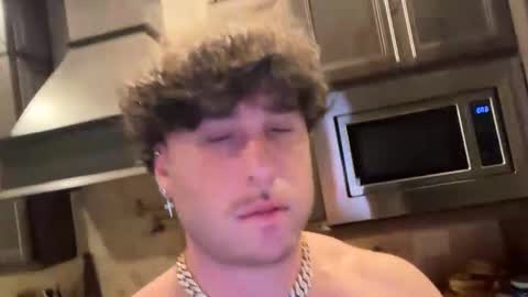 Snapshot of hungkingg22 chatting on 01-13-26, 05:35 hungkingg22 online show from 01-13-26, 05:35