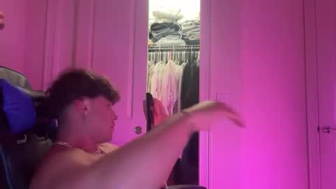 Snapshot of hungkingg22 chatting on 02-10-26, 05:44 hungkingg22 online show from 02-10-26, 05:44