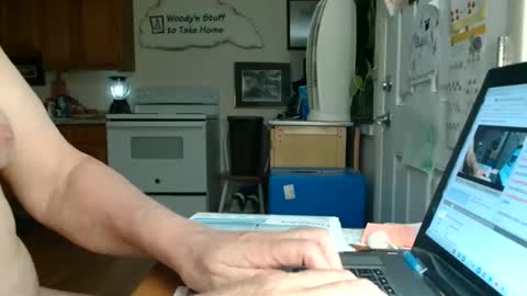 hunglikeahorse063790 online show from 04-21-26, 01:42