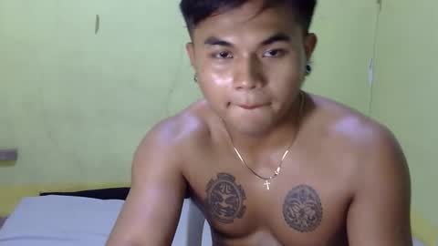 Snapshot of hunkyzeus chatting on 10-16-25, 12:39 hunkyzeus online show from 10-16-25, 12:39