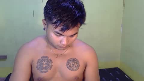 Snapshot of hunkyzeus chatting on 10-19-25, 04:18 hunkyzeus online show from 10-19-25, 04:18