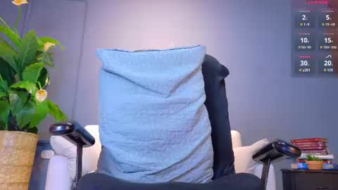 Hunter  online show from 06-25-26, 01:16