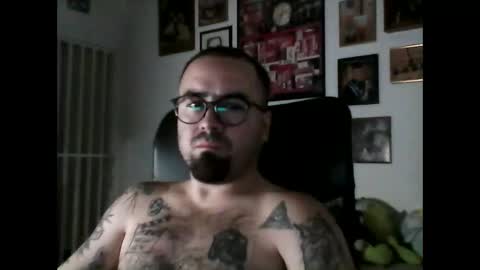 Snapshot of hurtadodirector chatting on 03-12-26, 06:19 hurtadodirector online show from 03-12-26, 06:19