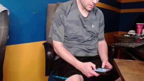 Huskyguy online show from 12-16-24, 04:02