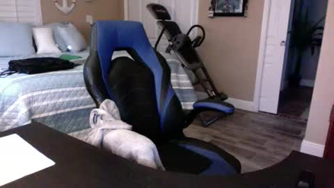 Snapshot of hvacstud4 chatting on 01-15-26, 01:48 hvacstud4 online show from 01-15-26, 01:48