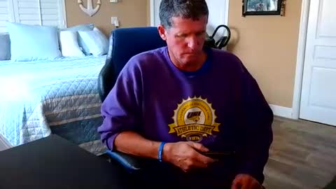 Snapshot of hvacstud4 chatting on 02-08-26, 06:22 hvacstud4 online show from 02-08-26, 06:22