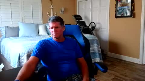 Snapshot of hvacstud4 chatting on 02-25-26, 04:05 hvacstud4 online show from 02-25-26, 04:05