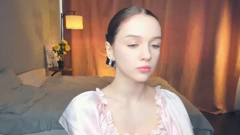 Snapshot of hwadwellingham chatting on 06-11-26, 07:50 Lily online show from 06-11-26, 07:50