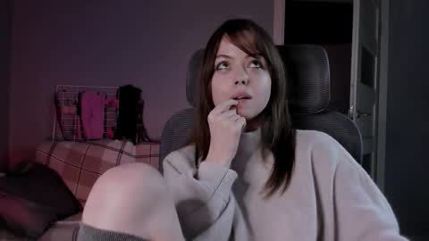 Miley. PVT open i have extra prices on nude show  online show from 11-29-25, 11:30