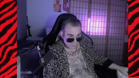 Snapshot of hypnosexray chatting on 01-17-25, 02:08 Mistress Magenta online show from 01-17-25, 02:08