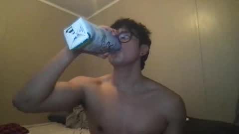 Snapshot of hyunluv chatting on 11-06-25, 08:37 hyunluv online show from 11-06-25, 08:37