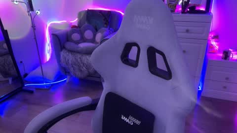 Snapshot of i_died_again chatting on 11-18-25, 09:03 Asya online show from 11-18-25, 09:03