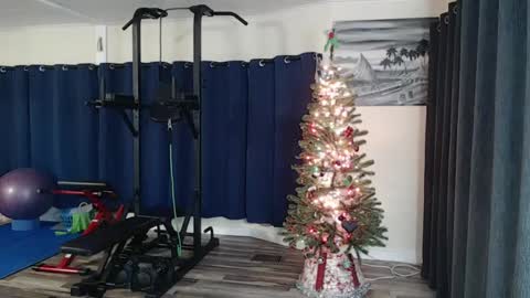 Snapshot of i_fetishize_u chatting on 01-06-25, 11:31 ShortStuff online show from 01-06-25, 11:31