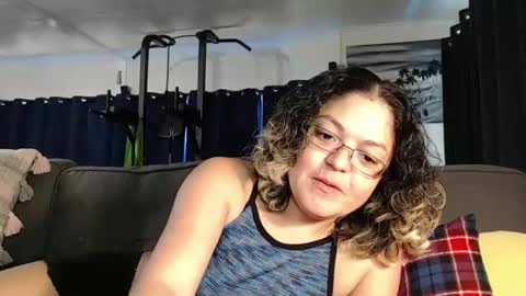 Snapshot of i_fetishize_u chatting on 02-23-25, 05:18 ShortStuff online show from 02-23-25, 05:18