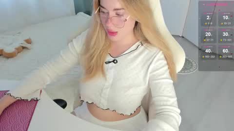 Snapshot of i_want_you_eva chatting on 10-13-25, 06:46 HiI am EvaPVT is open online show from 10-13-25, 06:46