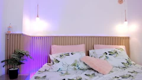 Snapshot of iam_cami chatting on 12-19-24, 04:23 online show from 12-19-24, 04:23