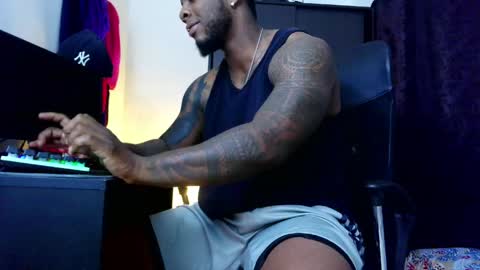 Snapshot of iam_hotbbc chatting on 03-30-26, 01:06 Mr H Independent model online show from 03-30-26, 01:06