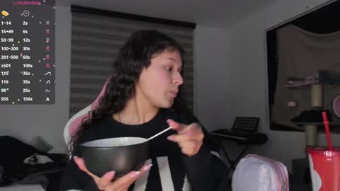 Snapshot of iam_nikki chatting on 01-02-25, 05:35 On instagram Imm NikkiHelp me reach 100 likes online show from 01-02-25, 05:35