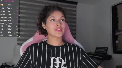 Snapshot of iam_nikki chatting on 01-08-25, 06:20 On instagram Imm NikkiHelp me reach 100 likes online show from 01-08-25, 06:20