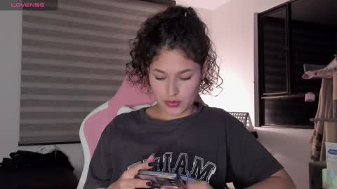 Snapshot of iam_nikki chatting on 02-02-25, 11:21 On instagram Imm NikkiHelp me reach 100 likes online show from 02-02-25, 11:21