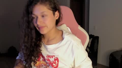 Snapshot of iam_nikki chatting on 03-01-25, 10:34 On instagram Imm NikkiHelp me reach 100 likes online show from 03-01-25, 10:34