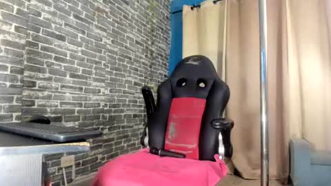 Snapshot of iam_samy chatting on 06-14-26, 11:01 Samy online show from 06-14-26, 11:01