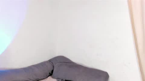 Lara online show from 12-14-25, 05:18