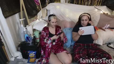 Snapshot of iammisstery chatting on 12-31-24, 05:07 MissTery online show from 12-31-24, 05:07