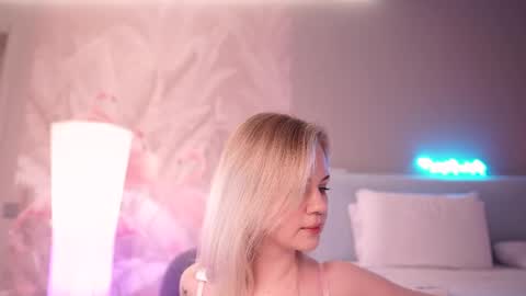 Nina  online show from 04-17-26, 08:01