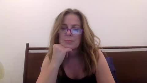 iampoppyy online show from 10-11-25, 02:22