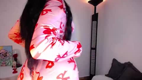 Camila online show from 11-10-25, 02:43