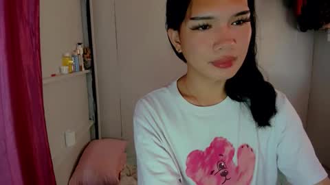 Snapshot of iamyourdesire_ chatting on 02-14-26, 12:40 shhh online show from 02-14-26, 12:40