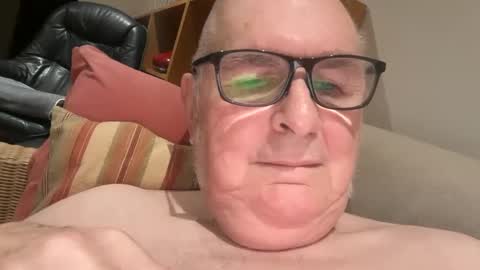 Snapshot of ian53a chatting on 01-27-25, 06:52 ian53a - mature UK man for same online show from 01-27-25, 06:52