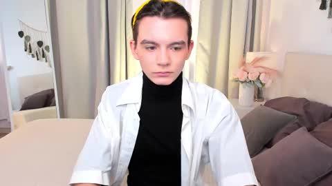 Snapshot of ian_harrickton chatting on 03-16-26, 05:35 ian online show from 03-16-26, 05:35