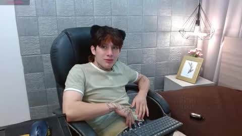 Snapshot of iancute_ chatting on 09-22-25, 01:02 ian online show from 09-22-25, 01:02