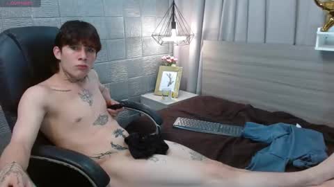 Snapshot of iancute_ chatting on 09-29-25, 12:27 ian online show from 09-29-25, 12:27