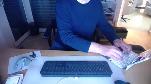 iandy12 online show from 05-10-26, 10:37