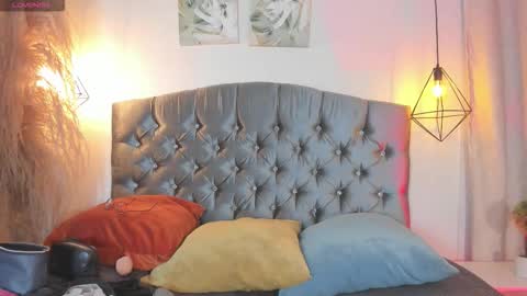Snapshot of iangel_ chatting on 10-18-25, 03:31 ian online show from 10-18-25, 03:31