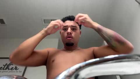 Snapshot of ianrijos01 chatting on 09-17-25, 02:46 DickFixx online show from 09-17-25, 02:46